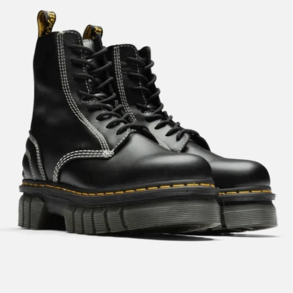 DR. MARTENS AIR WAIR WOMEN'S AUDRICK 8I QUILTED BOOT - BLACK NAPPA LUX Sz 8 NEW - Picture 1 of 5